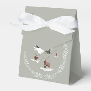 Hirsche auf der Wiese des Schneewaldes Geschenkschachtel