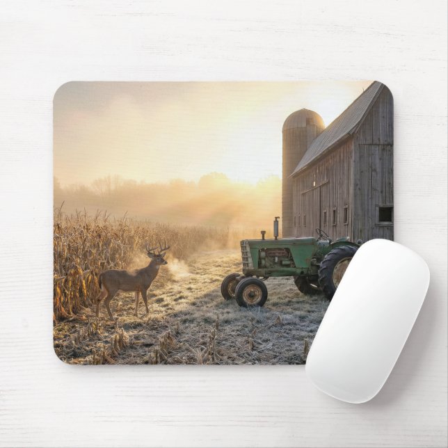 Hirsche im Morgennebel mit Landwirtschlepper Mousepad (Mit Mouse)
