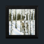 Hirsche im Schneefall Erinnerungskiste<br><div class="desc">Hirsche in Schneefall II von Grace Popp. Ein Reh versteckt sich unter Bäumen in einer friedlichen winterlichen Szene.</div>