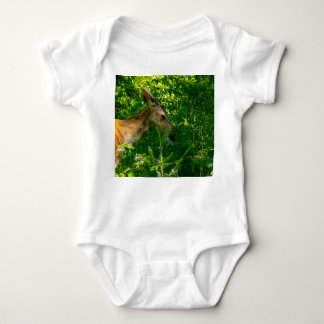 Hirsche im Wald. Baby Strampler