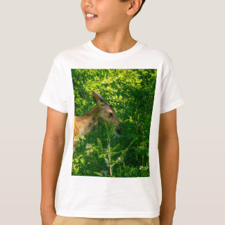 Hirsche im Wald. T-Shirt