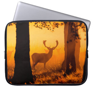Hirsche in einem dänischen Waldhirsche,herbst,schö Laptopschutzhülle