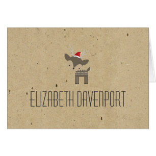 Hirsche in einer Weihnachtsmannmütze