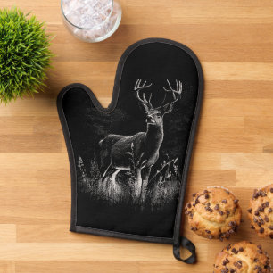 Hirsche mit Geweihen, die von Feld und Baum gerahm Ofenhandschuh