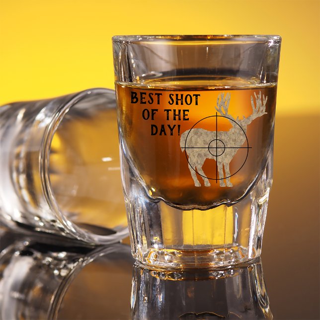 Hirschjagd Bester Schuss des Tages Schnapsglas (Best Shot of the Day Shot Glass for Deer Hunters.)