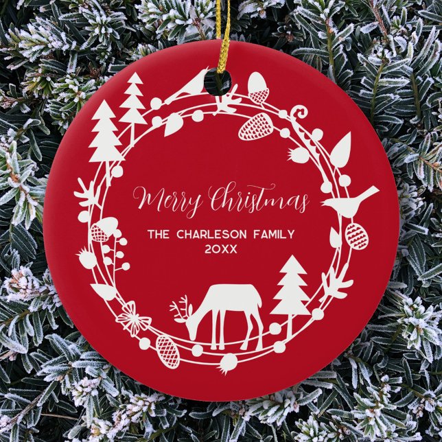 Hirschwald Kreath Personalisiert Keramik Ornament (Personalized Christmas ornament with forest wreath border in red and white)