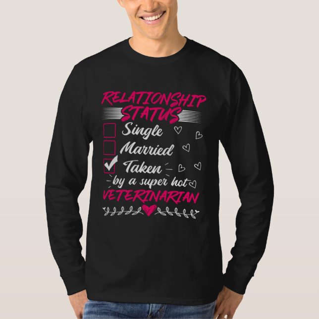 His and Her Idea Veterinarian Relationship Status T-Shirt (Vorderseite)