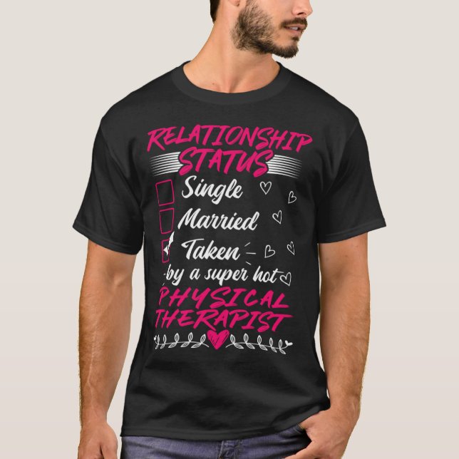His Her Physical Therapist Relationship Status T-Shirt (Vorderseite)