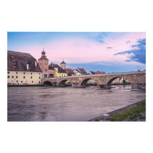 Historische Altstadt in Regensburg, Deutschland Fotodruck