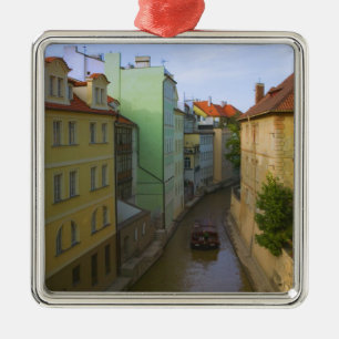 Historische Gebäude mit Kanal, Prag, Tschechien Silbernes Ornament