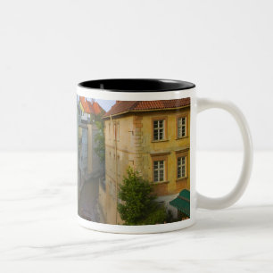 Historische Gebäude mit Kanal, Prag, Tschechische  Zweifarbige Tasse