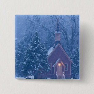 Historische Kapelle des Yosemite-Tals während sch Button