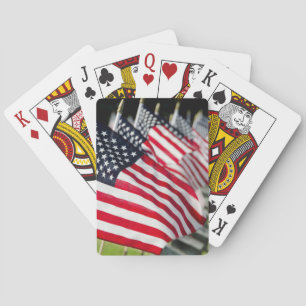 Historischer Militärfriedhof mit US-Flaggen Spielkarten