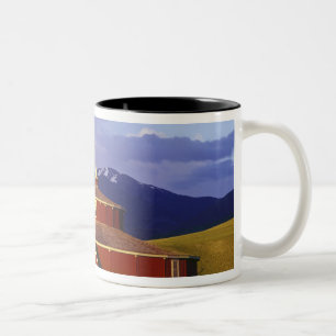 Historischer Rundscheune bei Twin Bridges Montana Zweifarbige Tasse