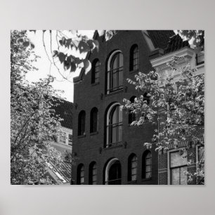 Historisches Gebäude in Schwarz/Weiß in Amsterdam Poster