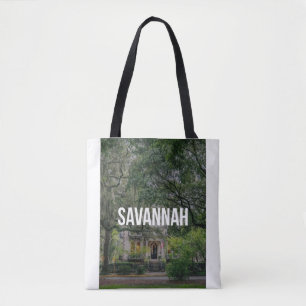 Historisches Haus und Live Oaks in Savannah Georgi