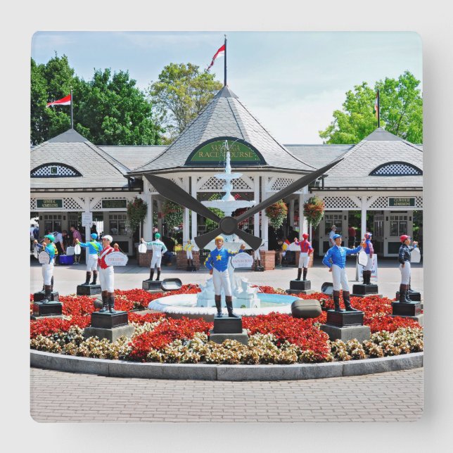 Historisches Saratoga 150 am Eröffnungstag Quadratische Wanduhr (Vorderseite)