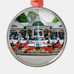 Historisches Saratoga 150 am Eröffnungstag Silbernes Ornament