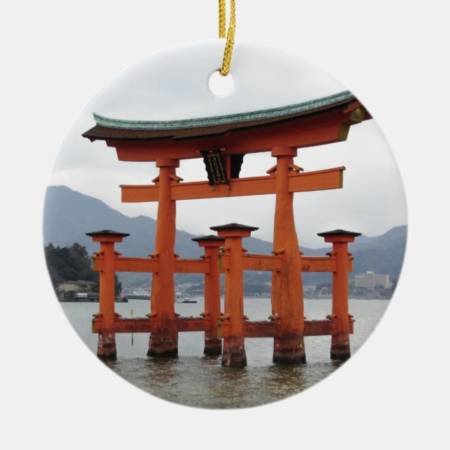 Historisches Tor in der Bucht von Miyajima, Japan Keramik Ornament (Vorne)