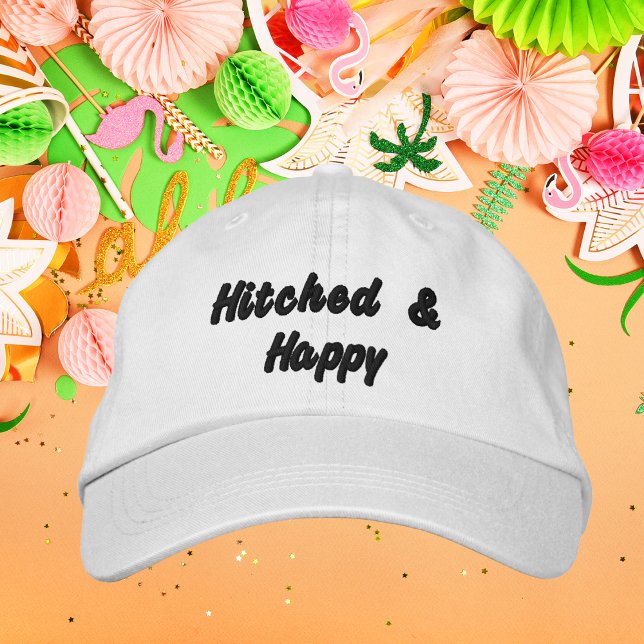 Hitched & Happy for Bride, Bachelorette, Wedding Bestickte Baseballkappe (Von Creator hochgeladen)