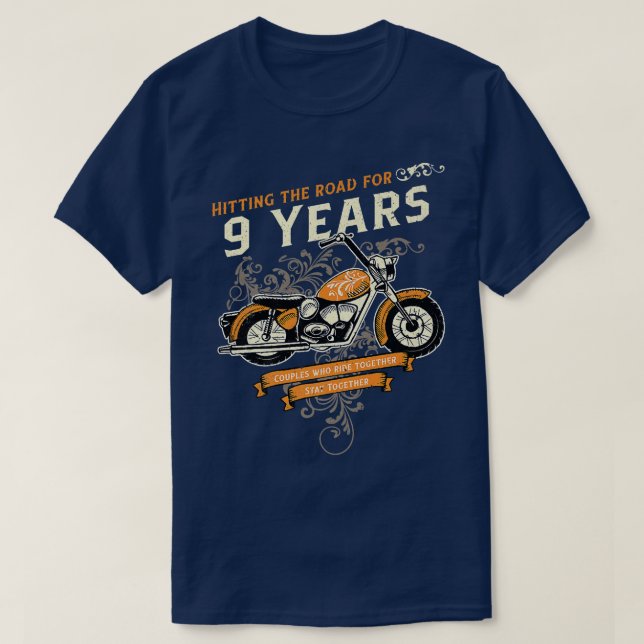 Hitting The Road for 9 Years Biker 9th Wedding Ann T-Shirt (Design vorne)