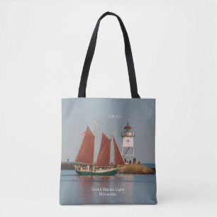 Hjordis & Grand Marais Light