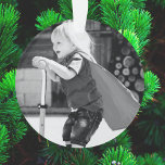 Ho Ho Ho | Hellgrünes Weihnachtsjubelschrei-Foto Ornament<br><div class="desc">Einfache, stilvolle Weihnachtsschmuck "Ho Ho Ho" in Grün mit moderner minimalistischer Typografie in Weiß, die sich leicht mit Ihrem Gruß, Familiennamen & Jahr für eine angesagte Festsaison personalisiert machen! Die Karte zeigt ein Beispielbild eines bezaubernden kleinen Jungen, der auf einem Roller reitet und imaginäre Superheld spielt. Er hat blonde Haare...</div>