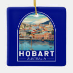 Hobart Australia Reisen Art Vintag Keramikornament<br><div class="desc">Hobart Retro Vektor Reise Design. Hobart,  Hauptstadt des australischen Staat von Tasmanien,  liegt am Fluss Derwent. An seinem angesagten Salamanca Place beherbergen alte Sandsteinlager Galerien und Cafés.</div>