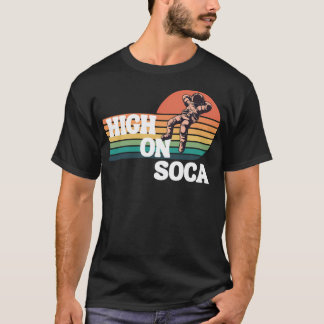 Hoch auf Soca Astronautin im schwarzen Hintergrund T-Shirt