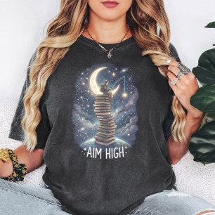 Hoch hinaus Buchliebhaber Weltraum Angeln T-Shirt