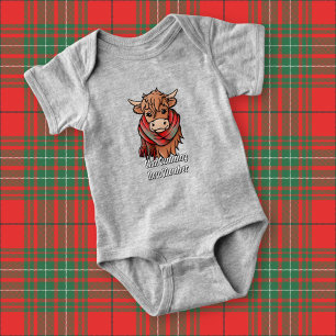 Hochlandkuh mit Cumming Tartan Scarf Baby Strampler