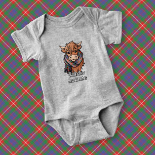 Hochlandkuh mit Fraser von Lovat Tartan Scarf Baby Strampler