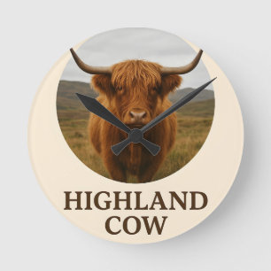 Hochlandkuh-Porträtposter mit "Highland Cow" Runde Wanduhr