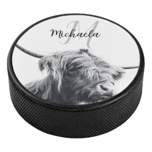 Hochlandkuhportrait Initialmonogramm Schwarz-weiß Eishockey Puck