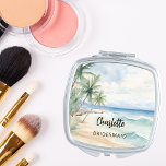 Hochzeit am Strand von Bridesmaid Taschenspiegel<br><div class="desc">Ein tropischer Strand,  Wellen und Palmen,  Aquarell. Personalisieren Sie den Namen Ihrer Brautjungfrau und fügen Sie ihn hinzu. Schwarzes handgeschriebenes Stilskript.</div>