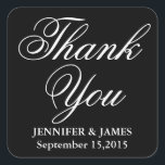 Hochzeit Danke, dass Sie Schwarz und Weiß Script S Quadratischer Aufkleber<br><div class="desc">Hochzeit Dankeschön Schwarz-Weiß-Script Sticker.Anpassen und personalisieren durch das Hinzufügen des Namens der Braut und Bräutigam und das Datum der Hochzeit.</div>