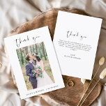 Hochzeit danke Ihnen Foto Minimalistisch<br><div class="desc">Romantische Hochzeit Dankeschön Karten,  die ein Foto auf der Vorder- und Rückseite haben. Die Dankeschön-Karten enthalten eine moderne,  handgeschriebene,  kursive Schriftzeichen-Typografie,  die elegant,  einfach und modern nach einem minimalistischen einfachen Hochzeitstag-Fest zu verwenden sind.</div>