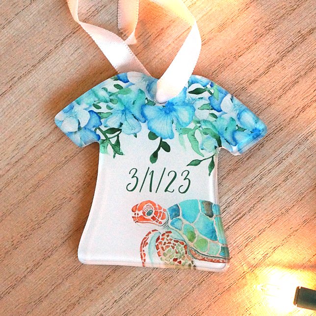 Hochzeit der Hawaiianischen Shirt-Tropenkröte Ornament (Blue Tropical Wedding Keepsake Christmas Ornament, Sea Turtle, Blue Hibiscus Flowers, Hawaiian Shirt)