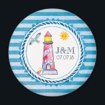 Hochzeit des Leuchtturms "Red Striped Watercolor" Magnet<br><div class="desc">Ein Hochzeitsmagnet mit einem nautischen Thema. Entworfen auf einem blau gestreiften Muster und einem runden nautischen Rahmen oben.  Ein rot gestreifter Leuchtturm und ein Beachball,  mit einer lächelnden Sonne und einem Seagull abfliegen in der Entfernung positioniert innerhalb des Rahmens. Personalisieren Sie mit Ihren Initialen und Hochzeitstag.</div>