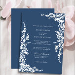 Hochzeit des Vintagen Blumengartens Navy Classic Einladung<br><div class="desc">Navy Blue Classic Vintag Blumengarten Einladung Hochzeitskarte. Feiern Sie Ihren besonderen Tag mit dieser eleganten und wunderschönen Einladungskarte für Ihre Hochzeit, um Ihren besondere Anlass zu verschönern. Alle Texte sind so vorbereitet, dass Sie sie einfach und schnell mit Ihren eigenen Details personalisieren können. Wenn Sie weitere Anpassungen oder Matching-Elemente benötigen,...</div>