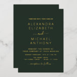 Hochzeit Elegantes romantisches Smaragdgrün Gold Folieneinladung<br><div class="desc">Emerald Green und Gold Foil sind elegante und moderne Einladungen zum Hochzeitsfeiern - inklusive schöner und eleganter Schrift-Typografie für die Hochzeitsfeier.</div>