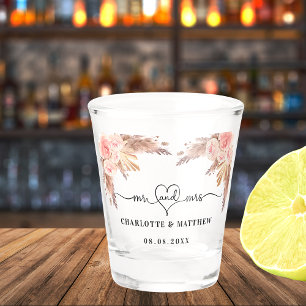 Hochzeit herr frau paar pampasgras rosa blumen schnapsglas