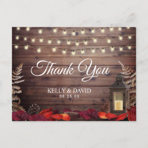 Hochzeit im Herbst von Herbstblättern und Lattern Postkarte