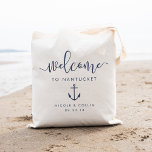 Hochzeit in Urlaubsort Begrüßungsbeutel | Anker Tragetasche<br><div class="desc">Ahoy! Herzlich willkommen in Ihrer Hochzeit in Urlaubsort mit diesen schicken und modernen personalisierten Taschen. Das luxuriöse nautische Design bietet in marineblau modernem handgeschriebenem Kalligrafieschrift den "Willkommensgruß",  mit Platz für Ihre Hochzeitslocation,  Namen und Datum. Die Ankerdarstellung eines Schiffes in der passenden Marine rundet das Design ab.</div>