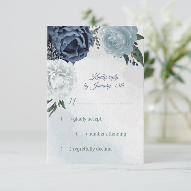 Hochzeit mit Blumen und Weiß RSVP Karte (Stehend Vorderseite)