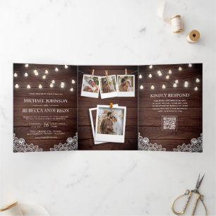 Hochzeit mit Holzschuppen-Lichterkette und QR-Code Dreifach Gefaltete Einladung