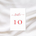 Hochzeit mit weißem Rot-Drehbuch Tischnummer<br><div class="desc">Weiß dekoriert. Roter Text. Personalisieren Sie Ihre Tischnummern und fügen Sie sie hinzu. Fügen Sie Ihre Nummern eins nach dem anderen hinzu.</div>