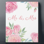 Hochzeit Mr. & Mrs. Empfang Table Plaque Fotoplatte<br><div class="desc">Set deine Hochzeitsempfehlung mit dieser Plaque,  die Rosen und Mr. & Mrs. enthält. Diese Plakette würde schön auf dem Tisch der Braut und des Bräutigams oder auf dem Tisch des Geschenkes oder irgendwo sonst Set,  um das Gefühl der Neuvermählten zu schaffen</div>