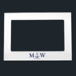 Hochzeit nautischer Ankernacht blaues weißes Monog Magnetischer Bilderrahmen<br><div class="desc">Hochzeit nautische Ankernacht blau-weiß Monogramm Initialen Magnetic Frame Minimalistisch elegante Design anpassbare Text-Karo die Erholung der Sammlung für Favoriten,  Geschenketiketten,  Aufkleber,  Siegel,  Etiketten,  Party-Vorräte,  Geschenktaschen,  Geschenkboxen,  Karten,  etc ideal für Seebadestrand Hochzeiten.</div>