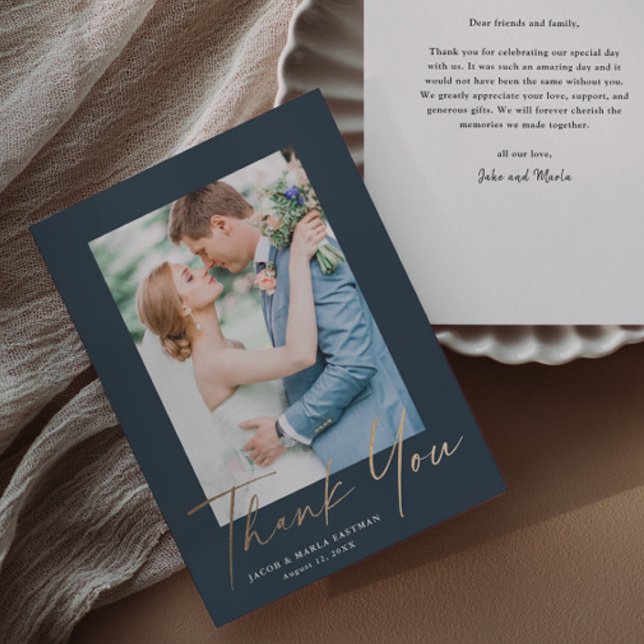 Hochzeit von Gold-Script-Fotos Dankeskarte (Elegant gold script wedding photo thank you cards.)